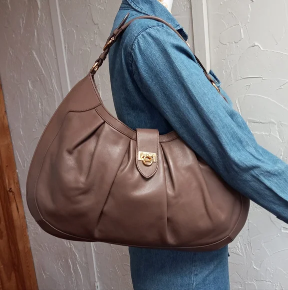 Salvatore Ferragamo, Roxanne Leather Hobo, Gold tone Gancini Hardware - Picture 4 of 14